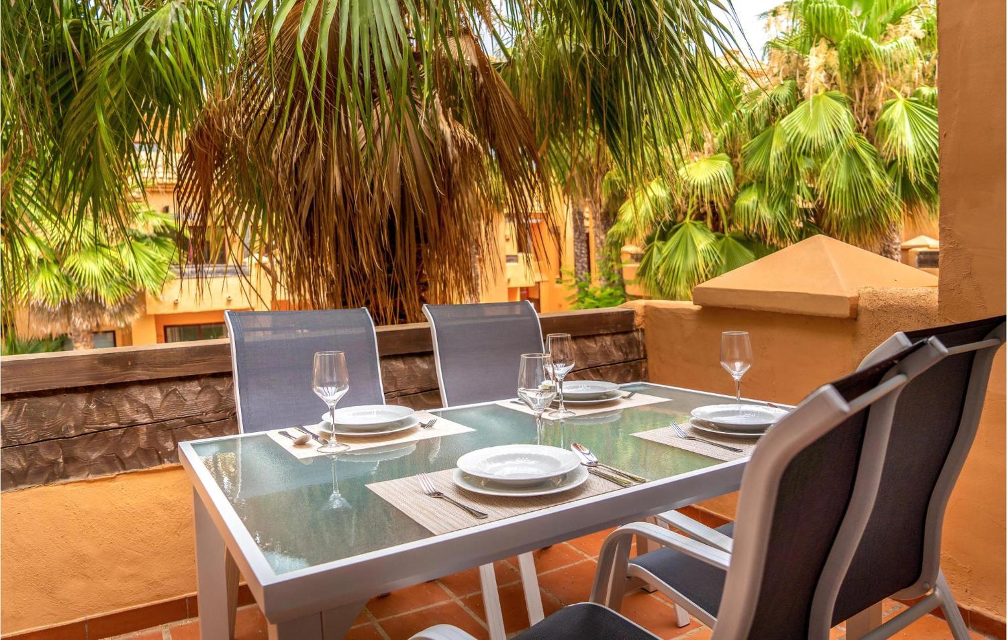Lovely Apartment In Los Alcazares With Kitchen Bagian luar foto