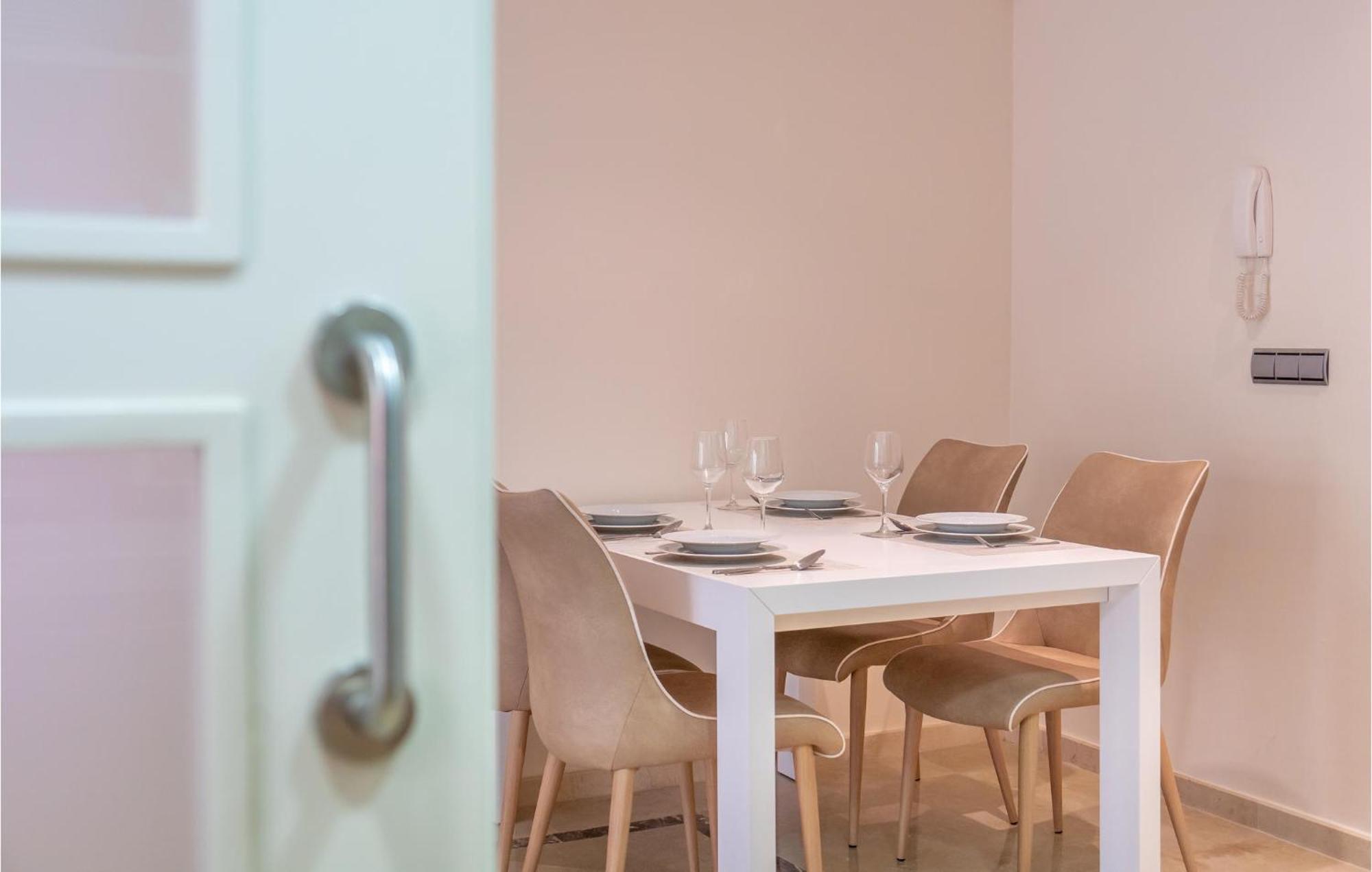 Lovely Apartment In Los Alcazares With Kitchen Bagian luar foto