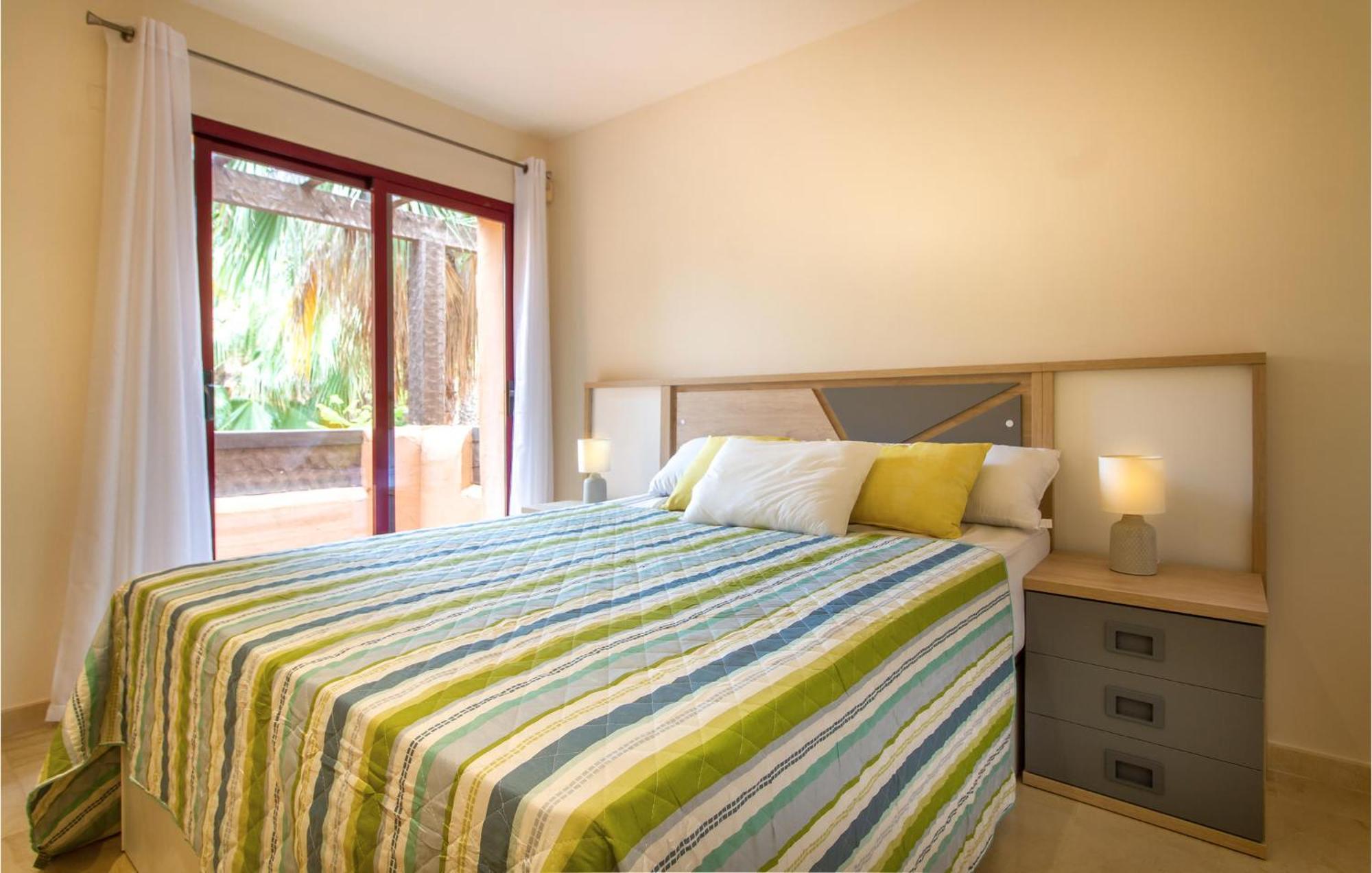 Lovely Apartment In Los Alcazares With Kitchen Bagian luar foto