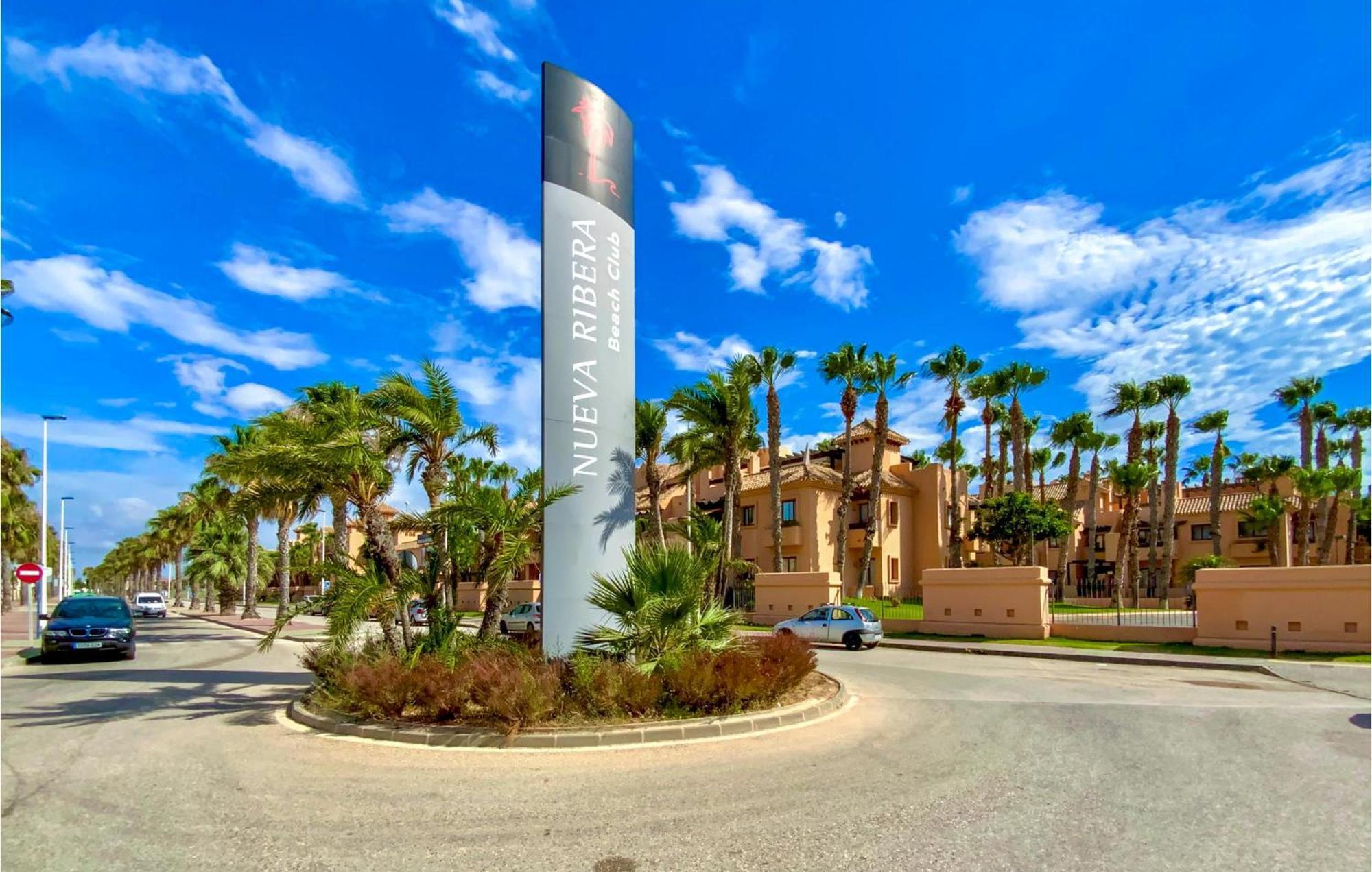 Lovely Apartment In Los Alcazares With Kitchen Bagian luar foto