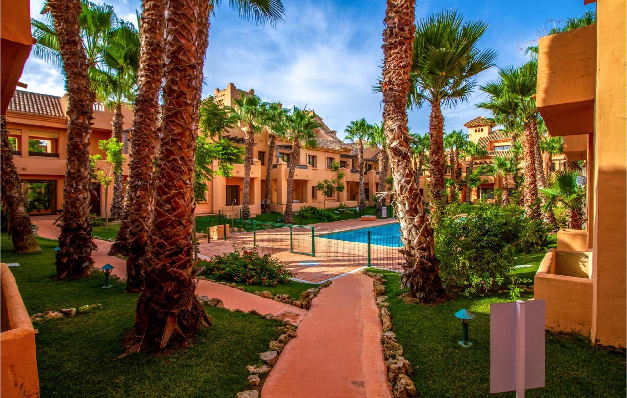 Lovely Apartment In Los Alcazares With Kitchen Bagian luar foto